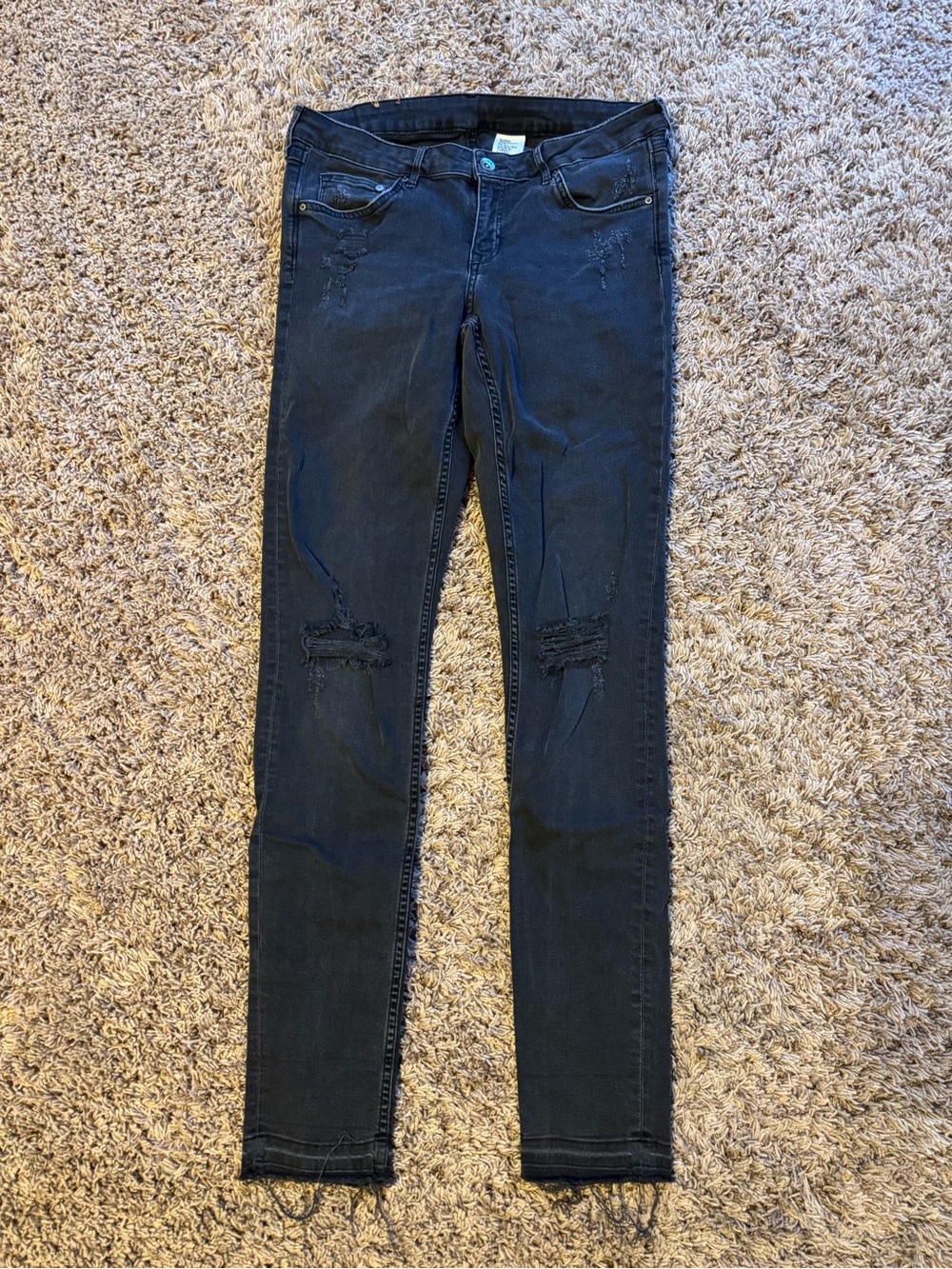 &Denim Black Skinny Jeans with Knee Distressing